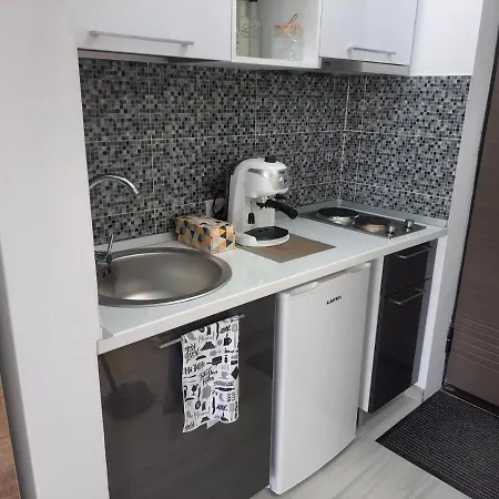 10 Metri Pana La Plaja ナボダリ