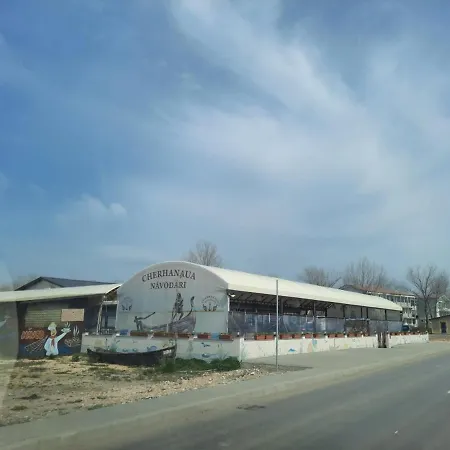 10 Metri Pana La Plaja *