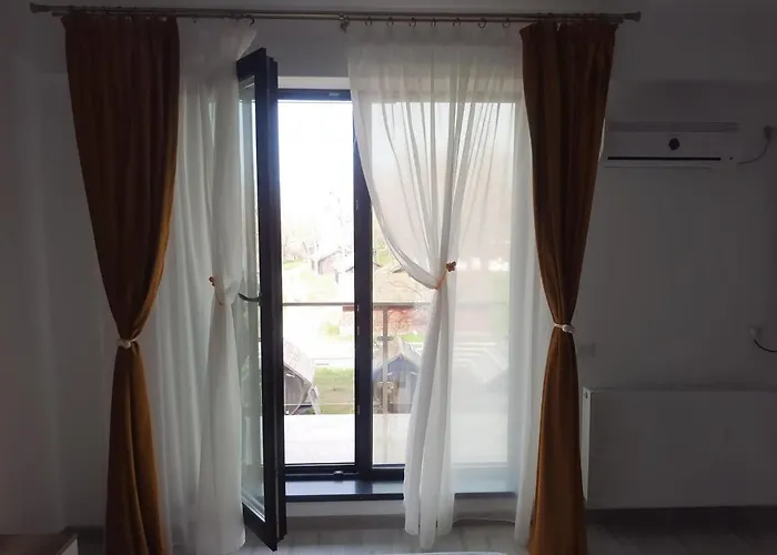 10 Metri Pana La Plaja * Năvodari