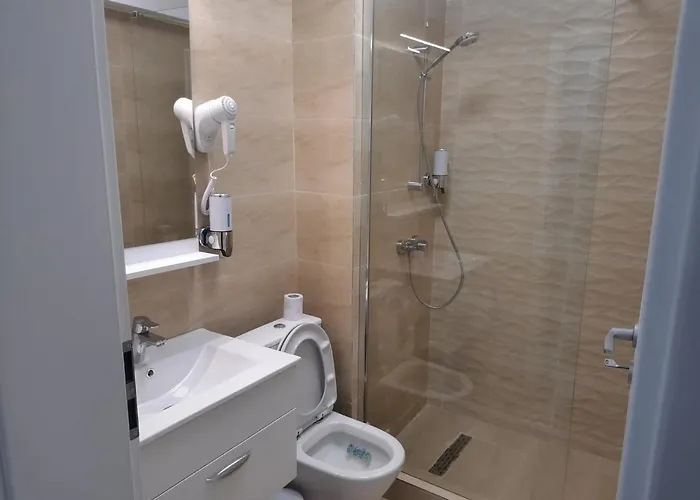 10 Metri Pana La Plaja